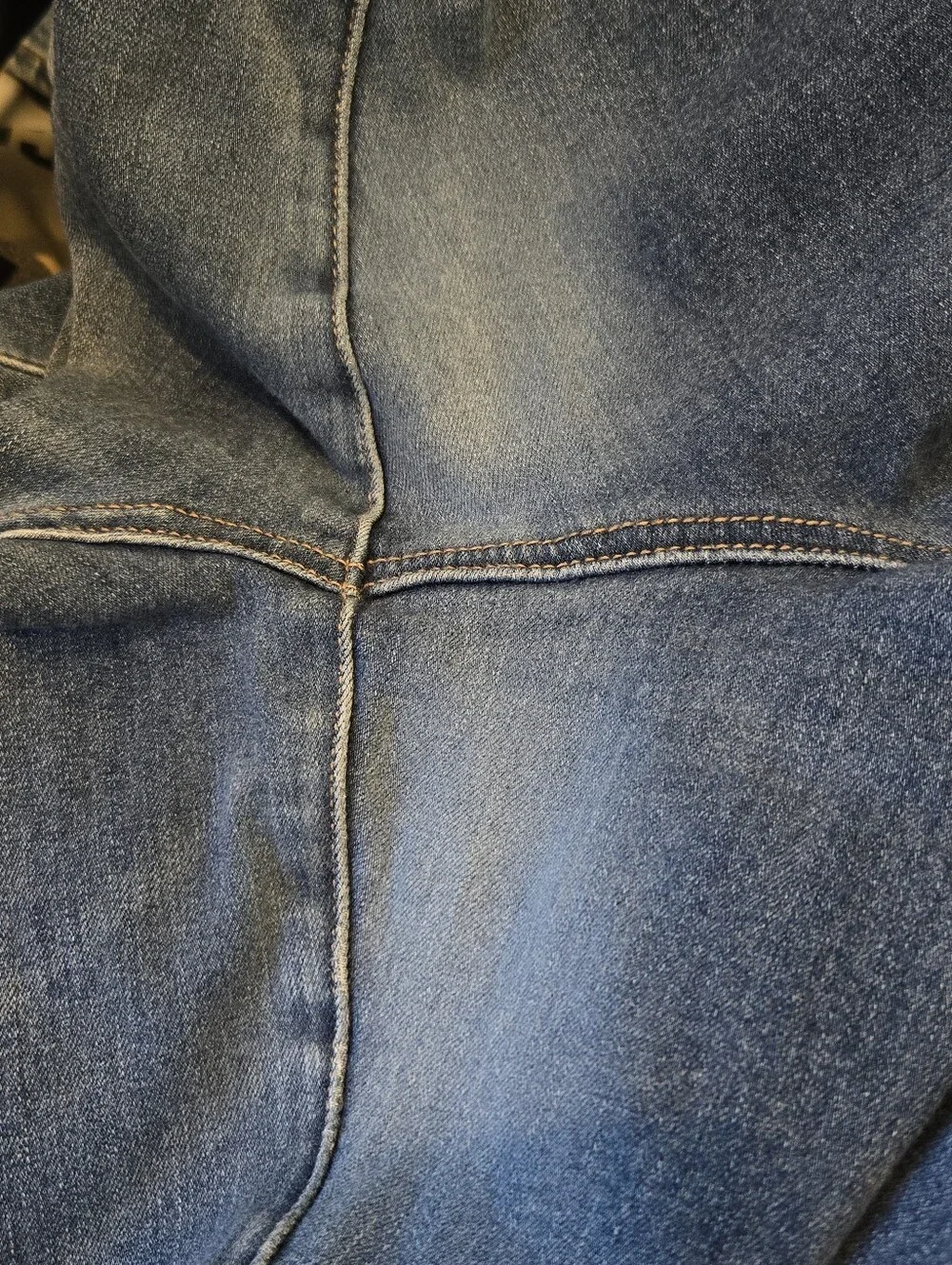 American Eagle Dream Super Hi-Rise Jegging Jeans  Distressed Raw Hem 16